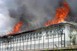 fire to immigrant detention center france